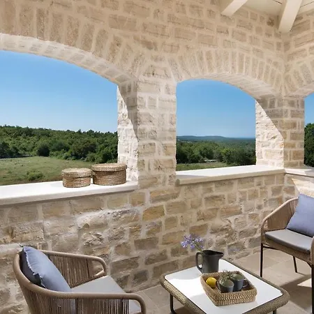 An Elegant Countryside In Kanfanar *