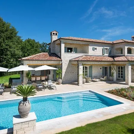 An Elegant Countryside In Kanfanar Villa *