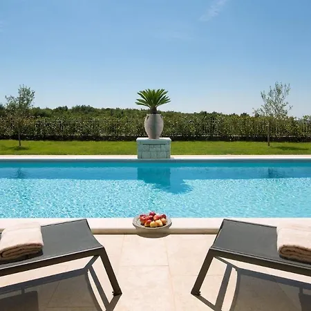 An Elegant Countryside In Kanfanar Ladici
